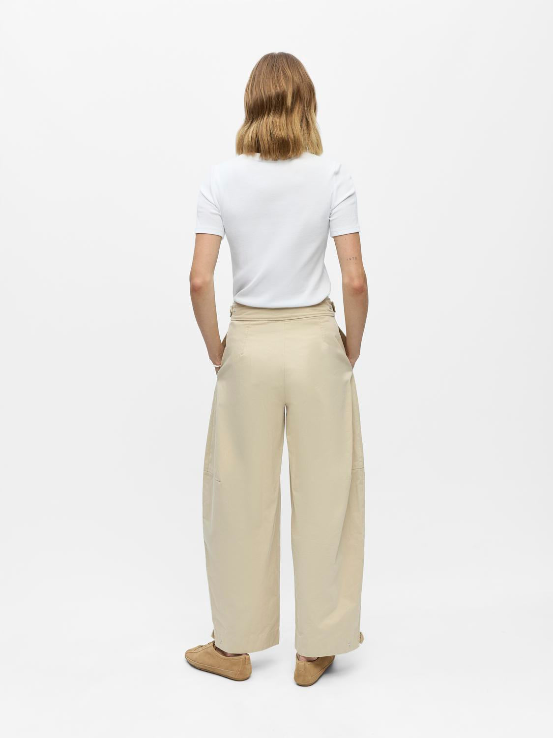 model_shot-back